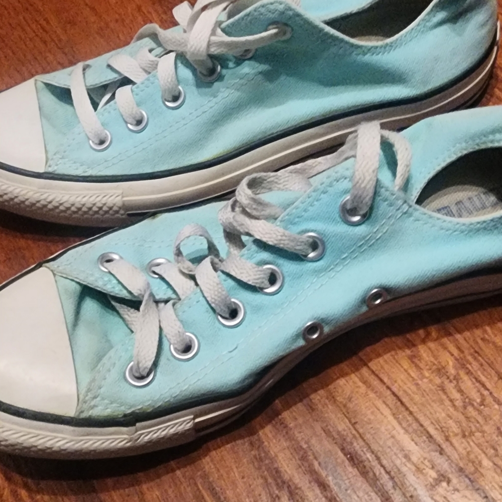 Tiffany blue Converse